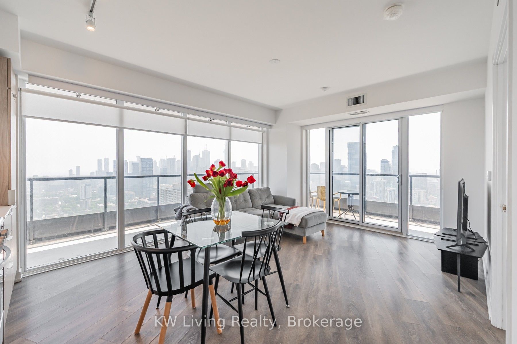 159 Wellesley Street E 3307