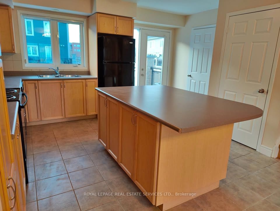 60 Fairwood Circle 150