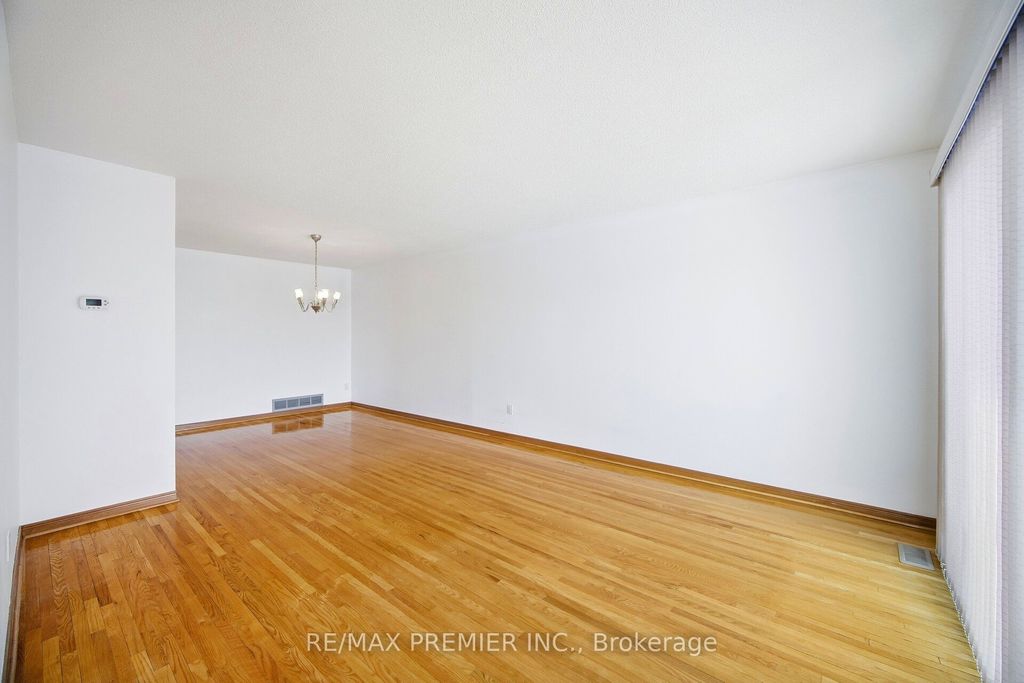 Photo of 10 Sharpecroft Boulevard, Toronto, ON M3J 3G1 (MLS # W12788168)