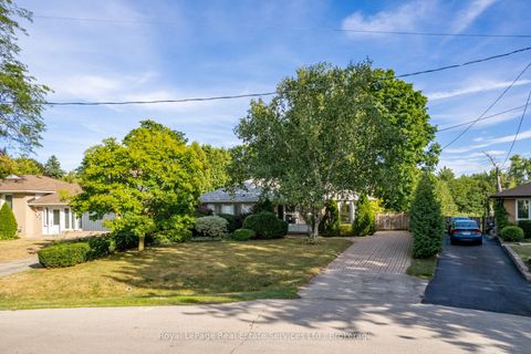 1334 Warwick Avenue Oakville ON L6L 2W1