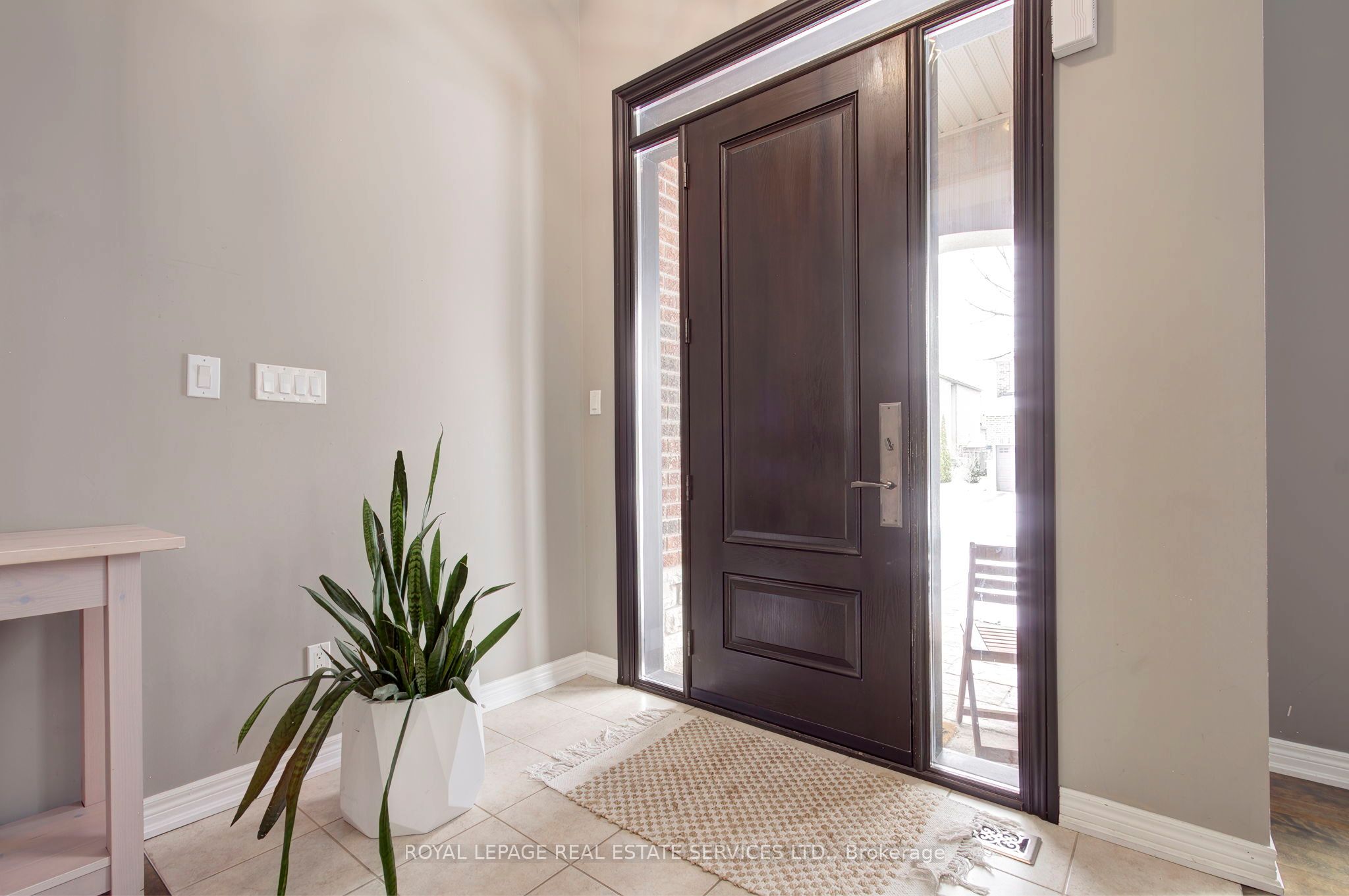 3229 Saltaire Crescent