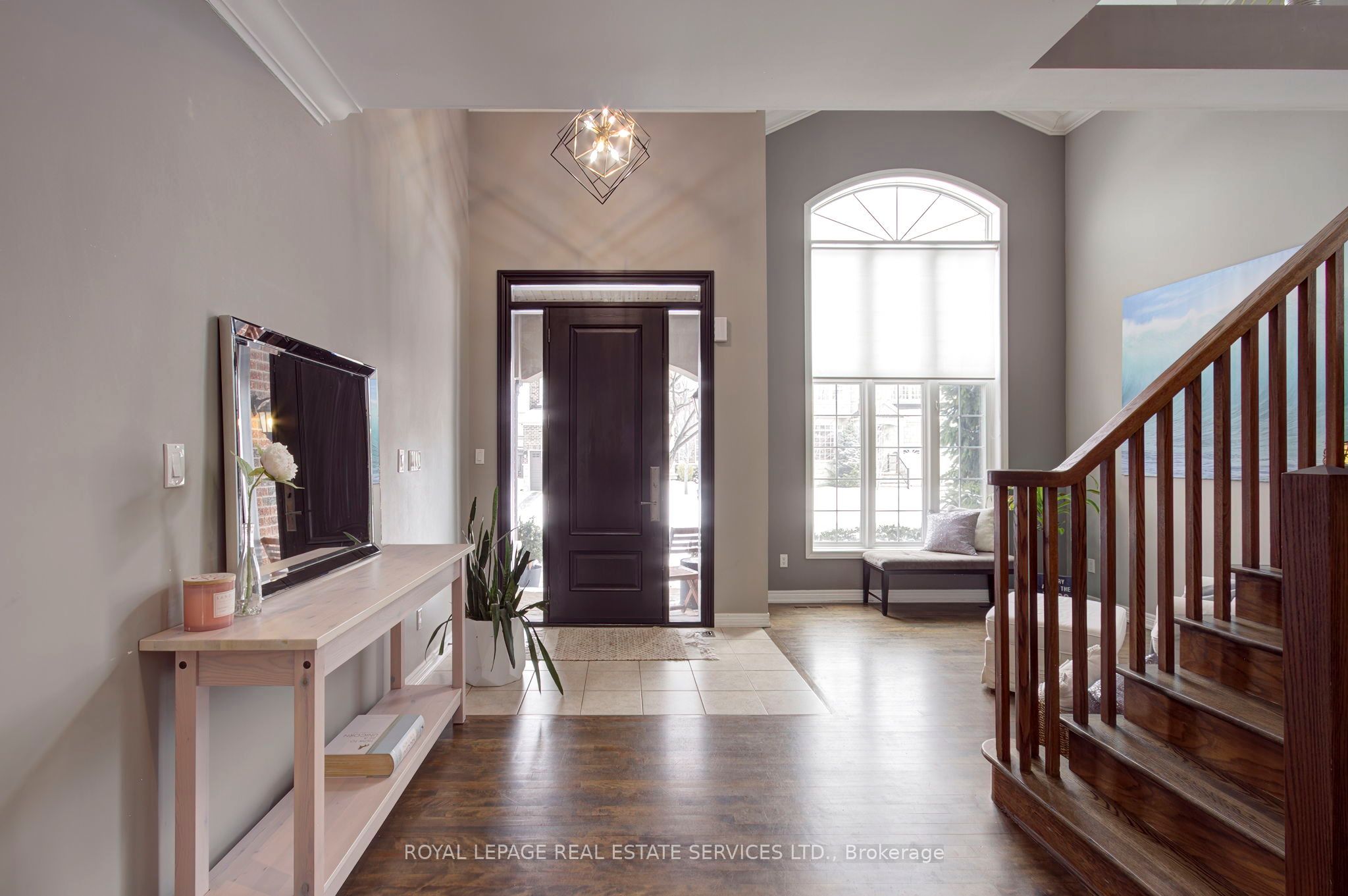 3229 Saltaire Crescent