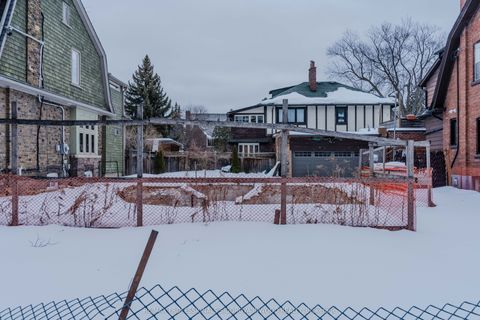 291 Indian Road Toronto ON M6R 2X5