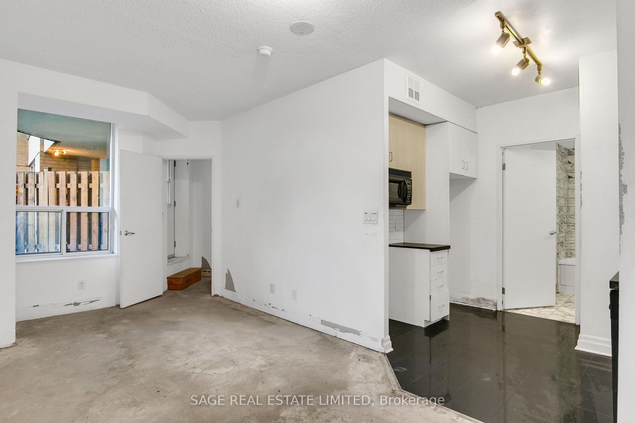 70 Alexander Street 213