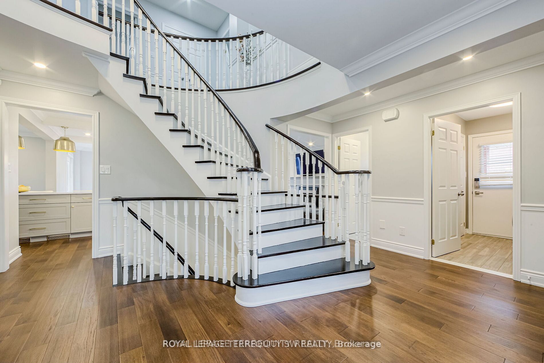 2025 Parklane Crescent