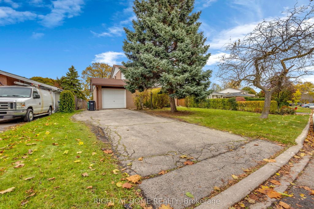 Photo of 36 Welbeck Drive, Brampton, ON L6X 2L1 (MLS # W12511118)
