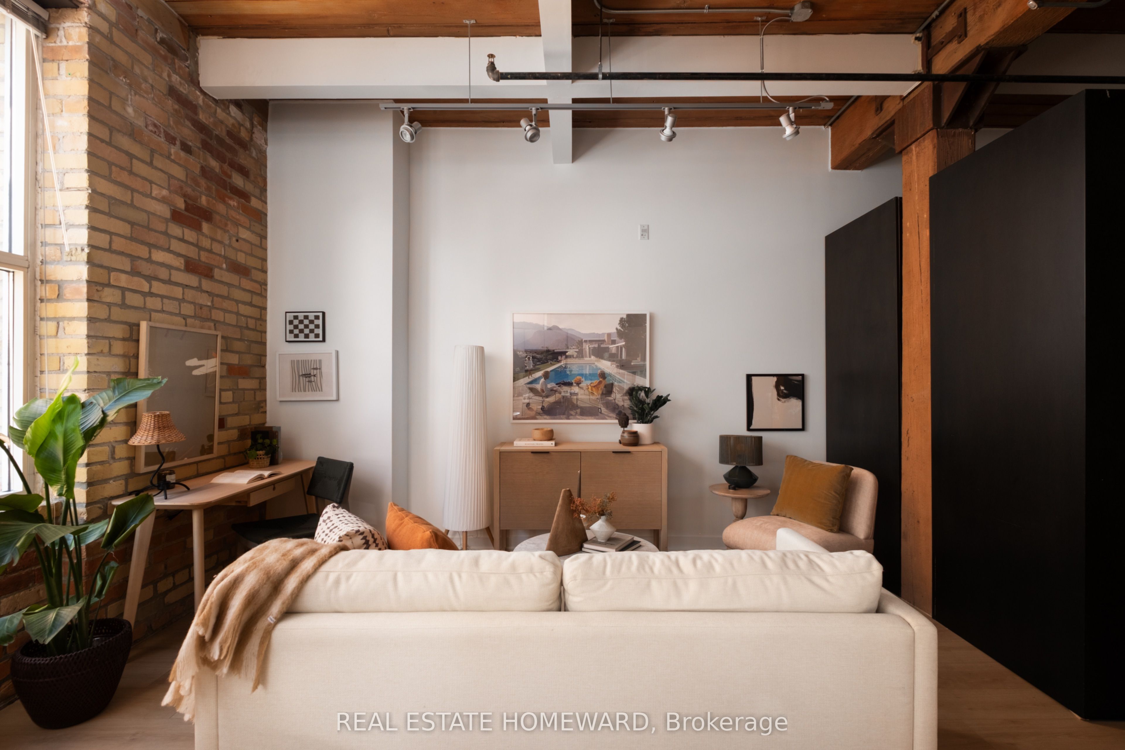 955 Queen Street W 321