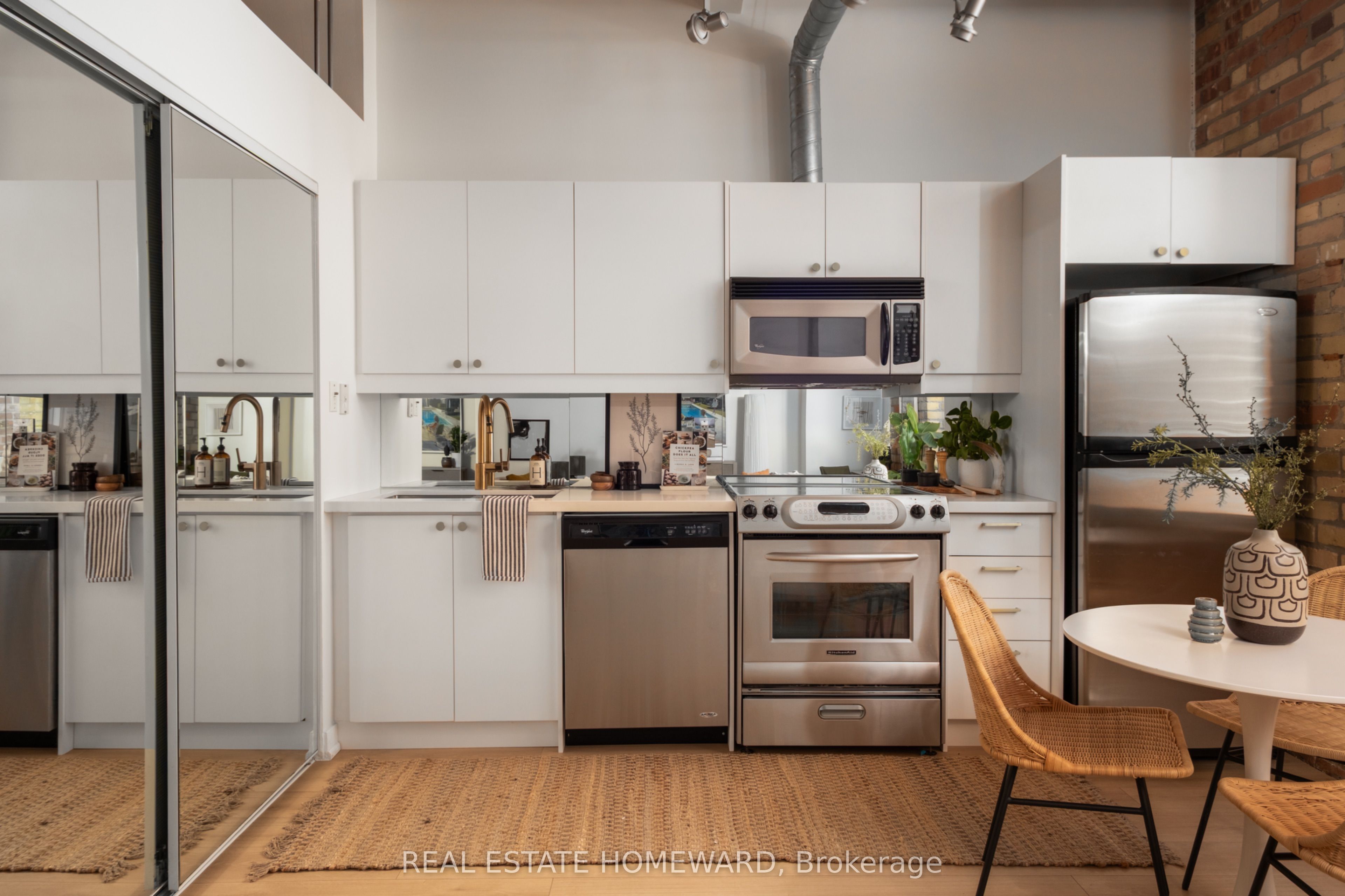 955 Queen Street W 321