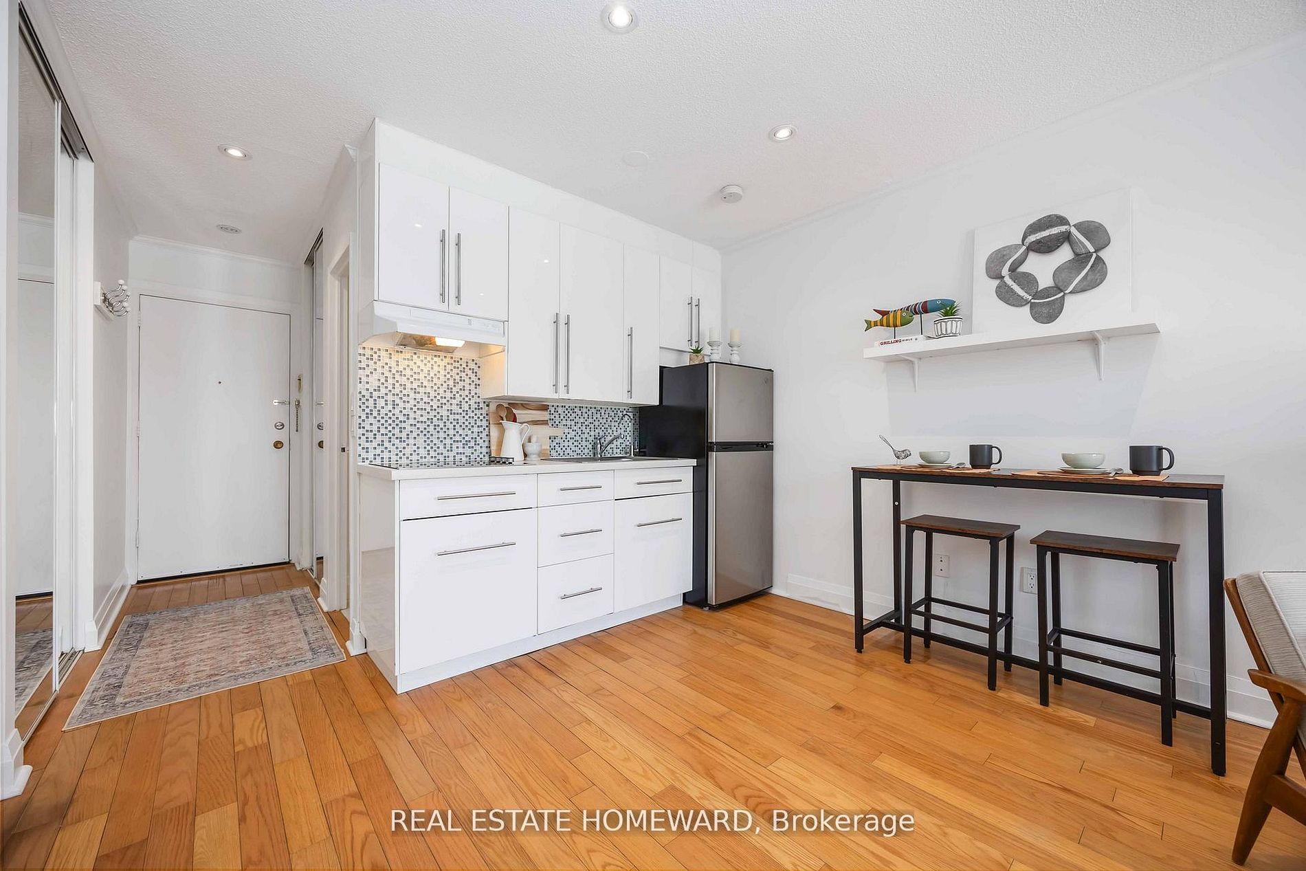 123 Woodbine Avenue 207