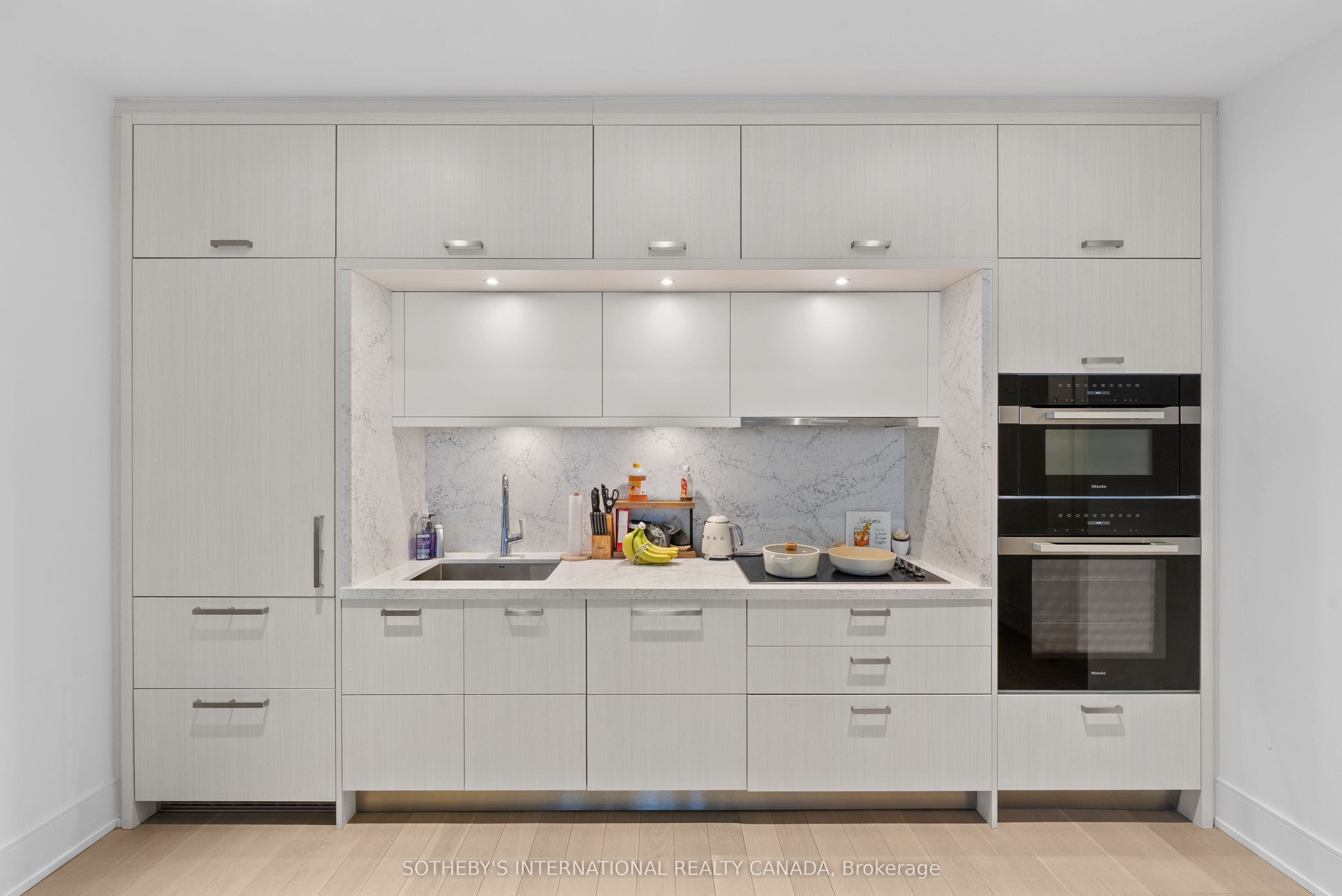 155 Merchants' Wharf N/A 932