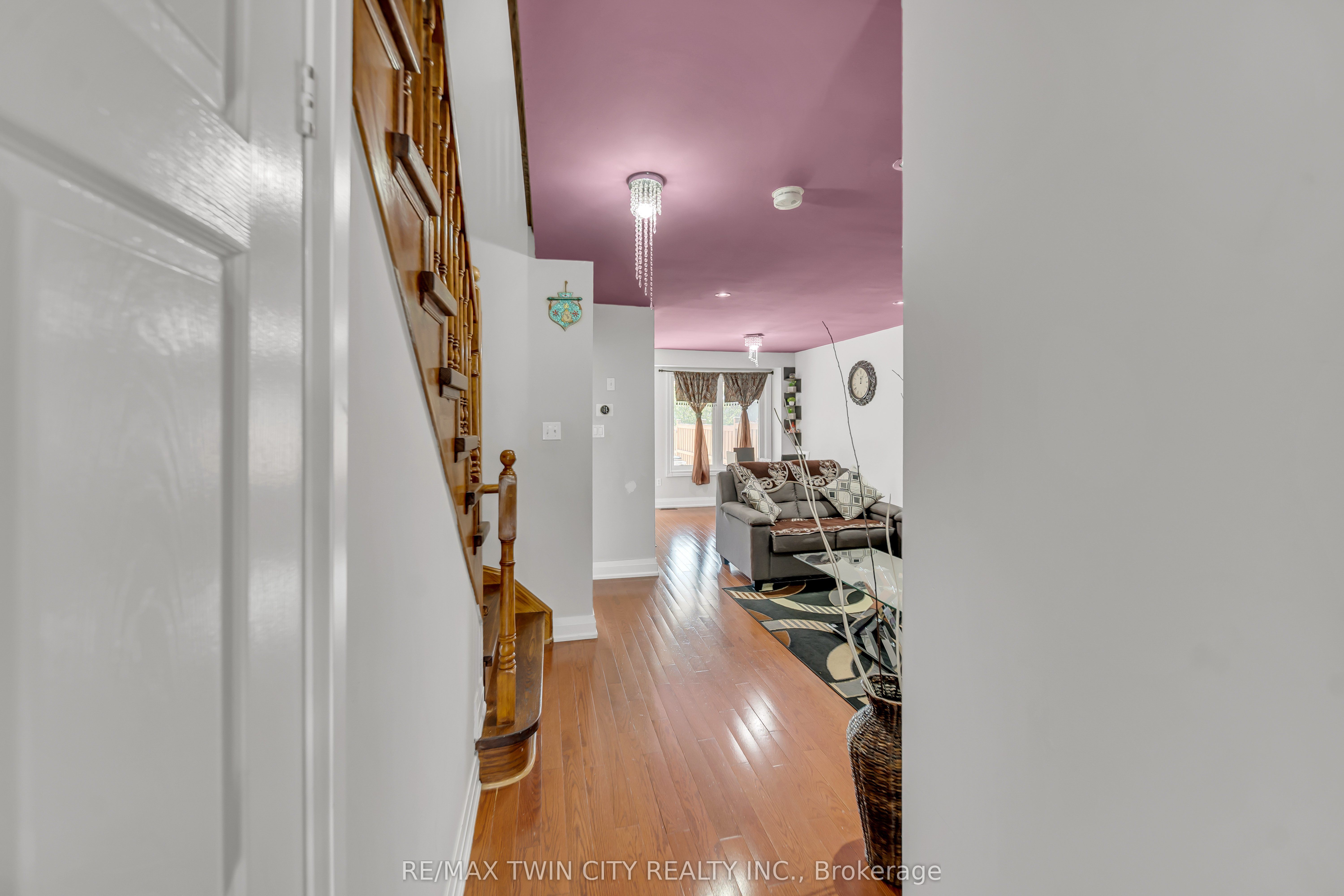 562 Orange Walk Crescent