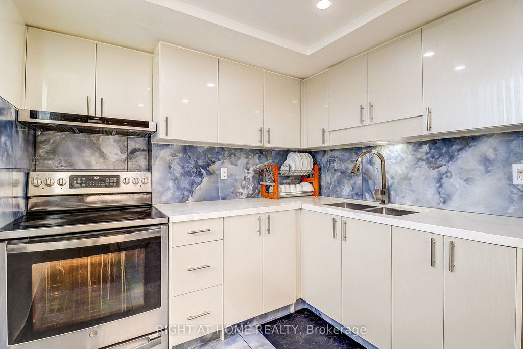 Photo of 757 Victoria Park Avenue #605, Toronto, ON M4C 5N8 (MLS # E12916448)