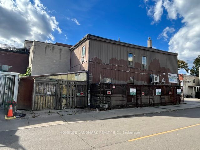 673 Gerrard Street E