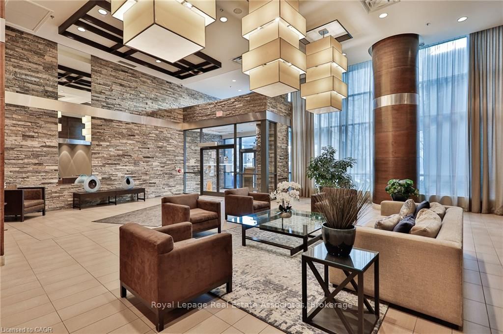 1 Hurontario Street 609