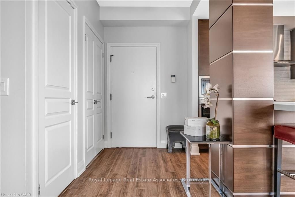 1 Hurontario Street 609