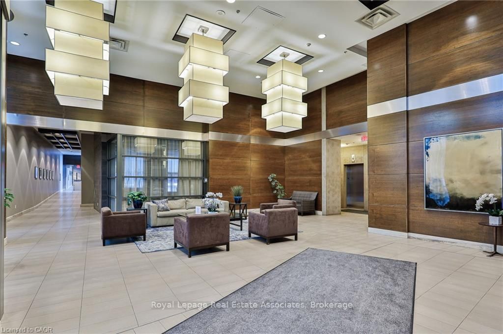 1 Hurontario Street 609