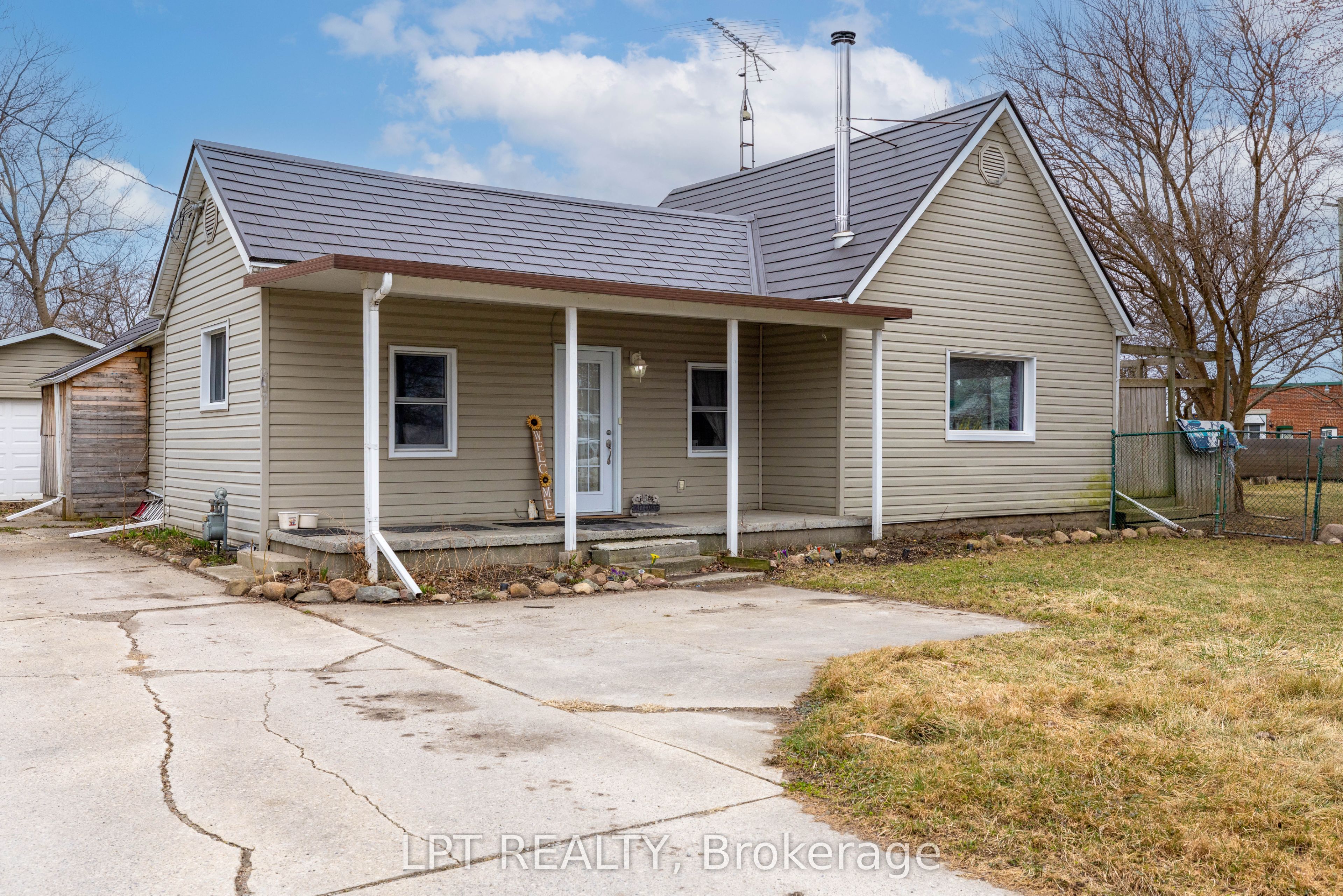 Welcome Home To 19 John Park Line!