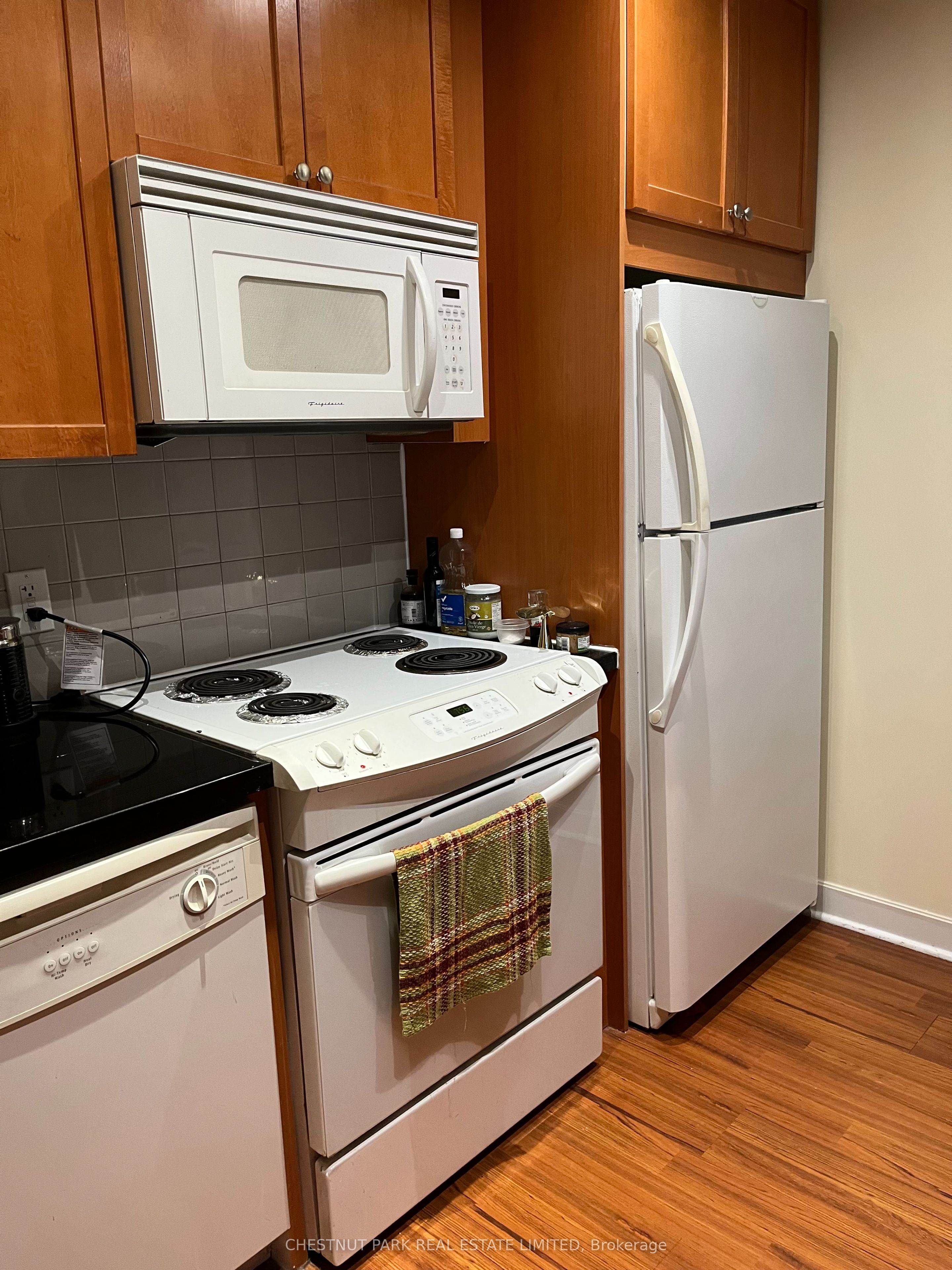 85 Bloor Street E 1209