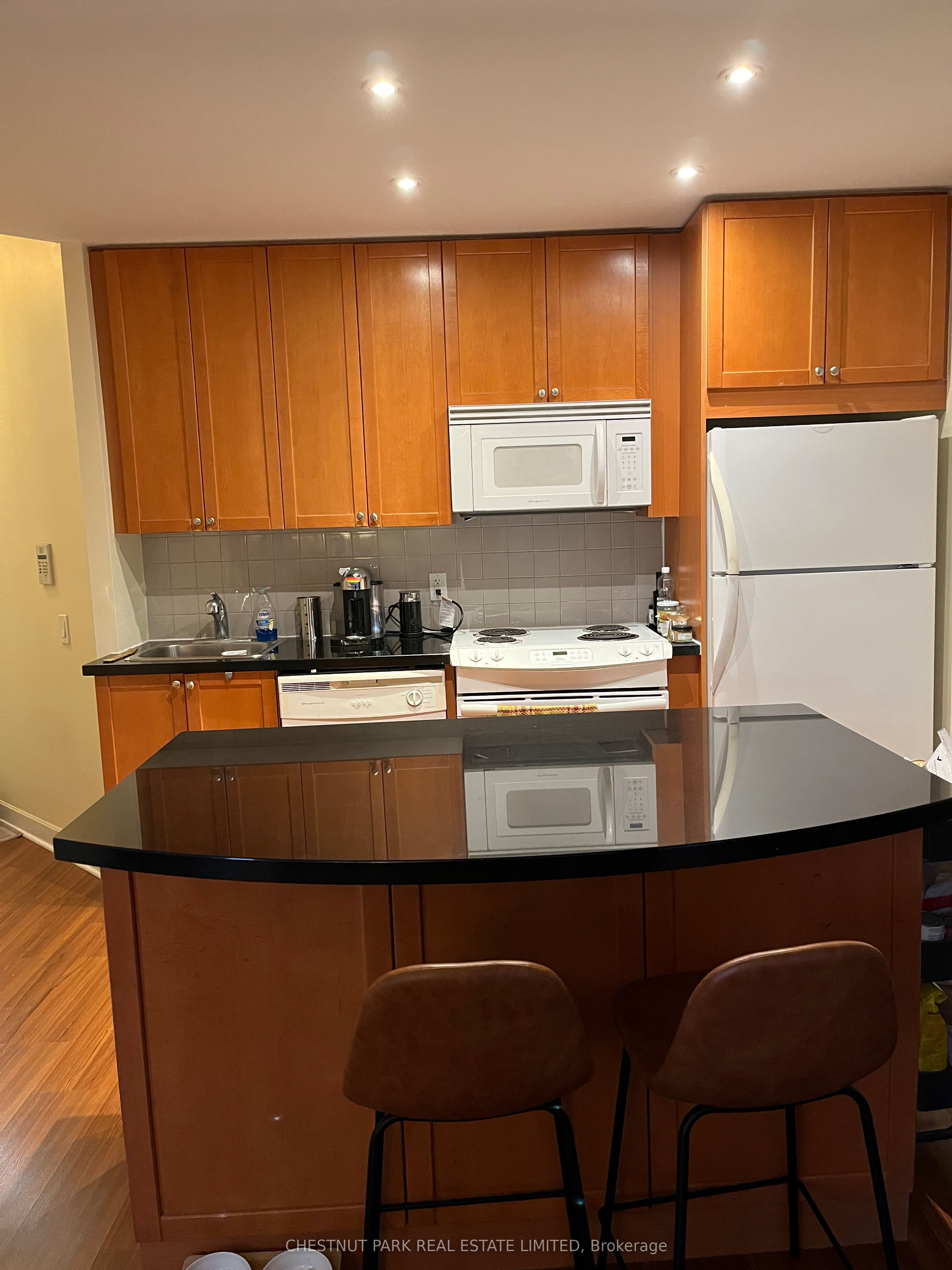 85 Bloor Street E 1209