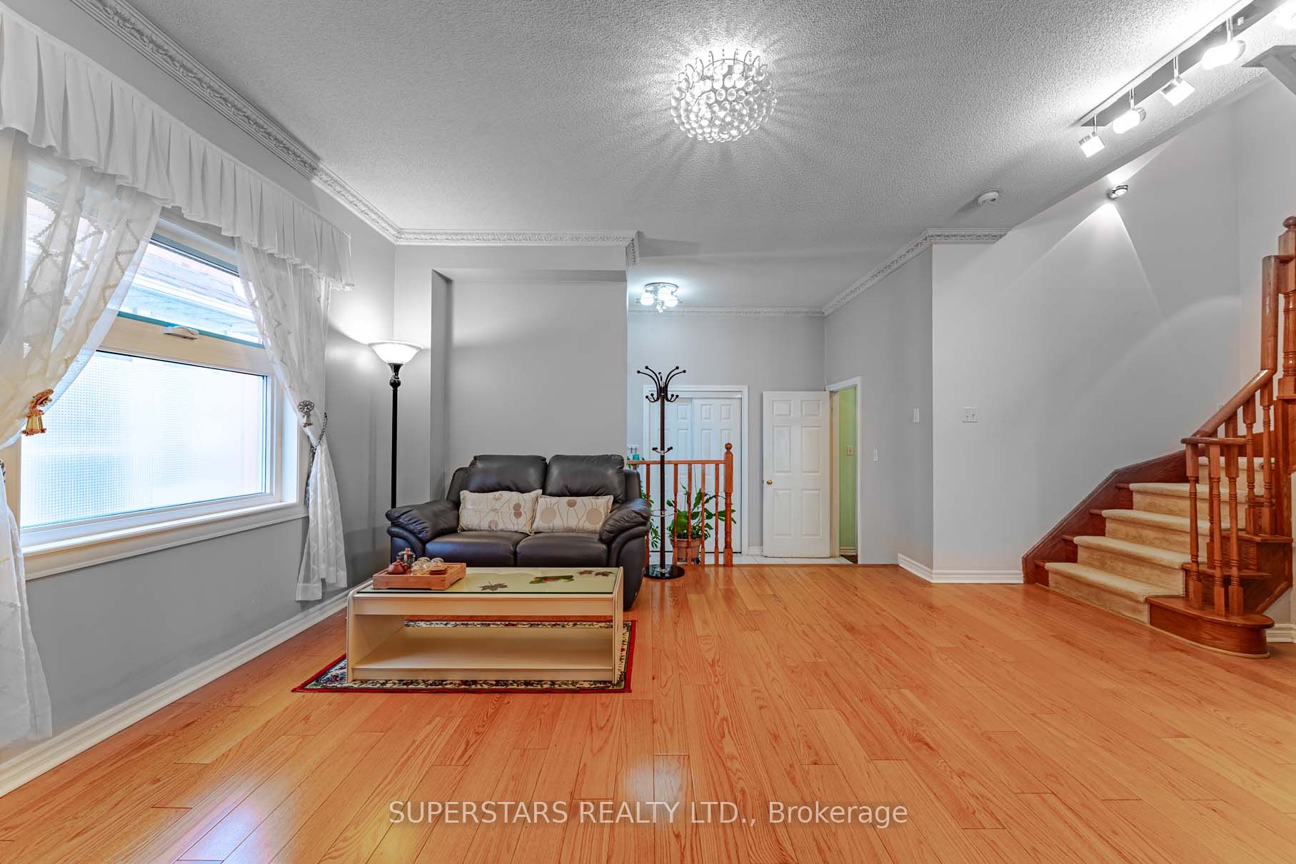25 Eastpine Drive
