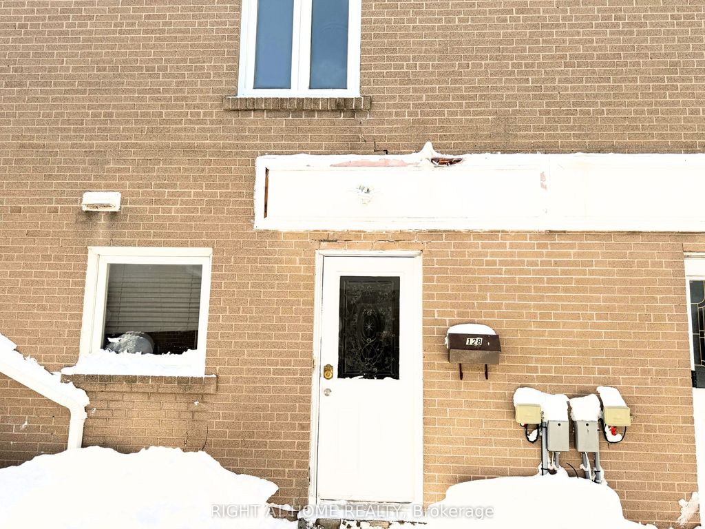 Photo of 128 Townhouse Crescent, Brampton, ON L6W 3C5 (MLS # W12731566)