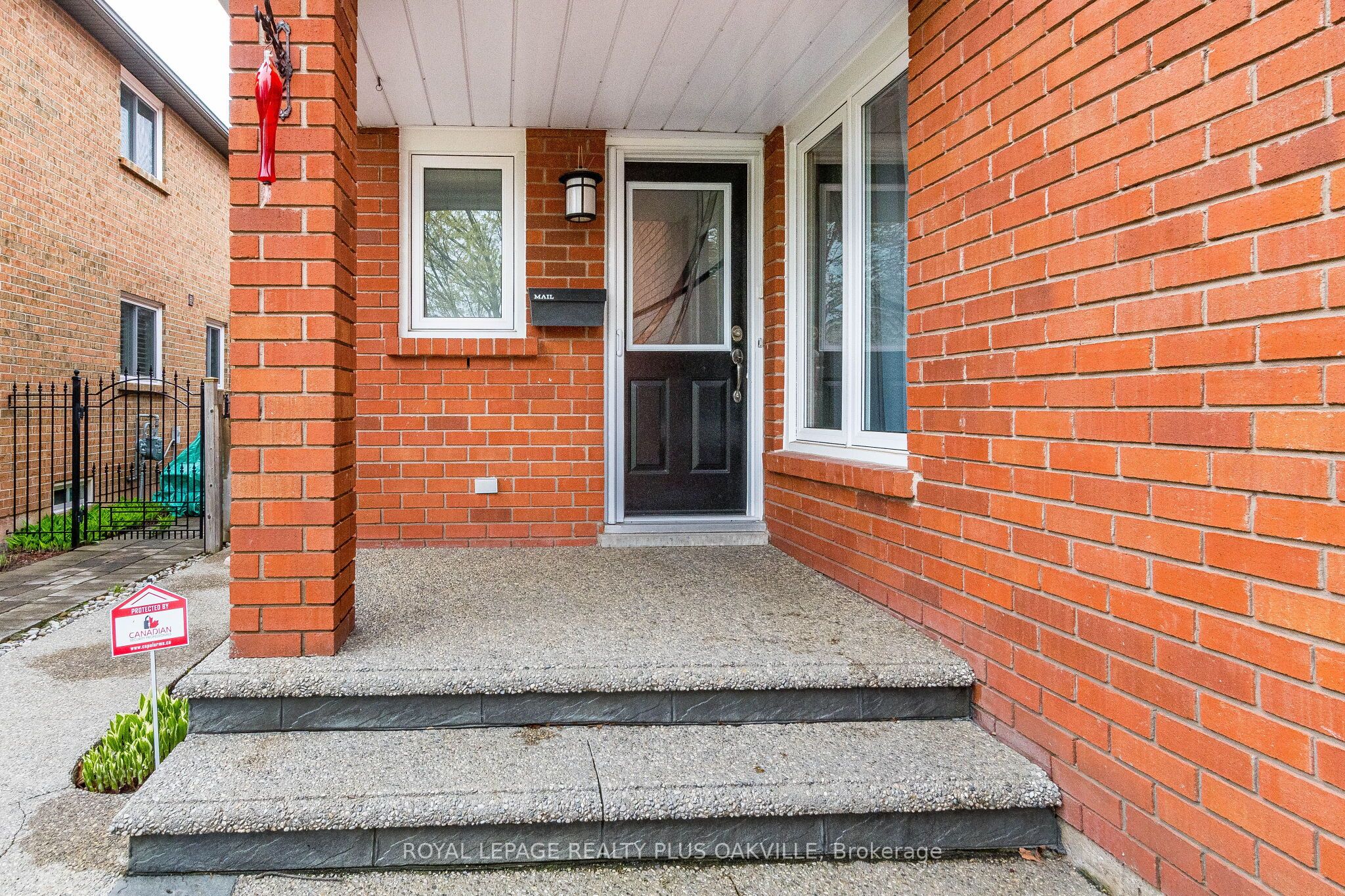 394 Maidstone Crescent