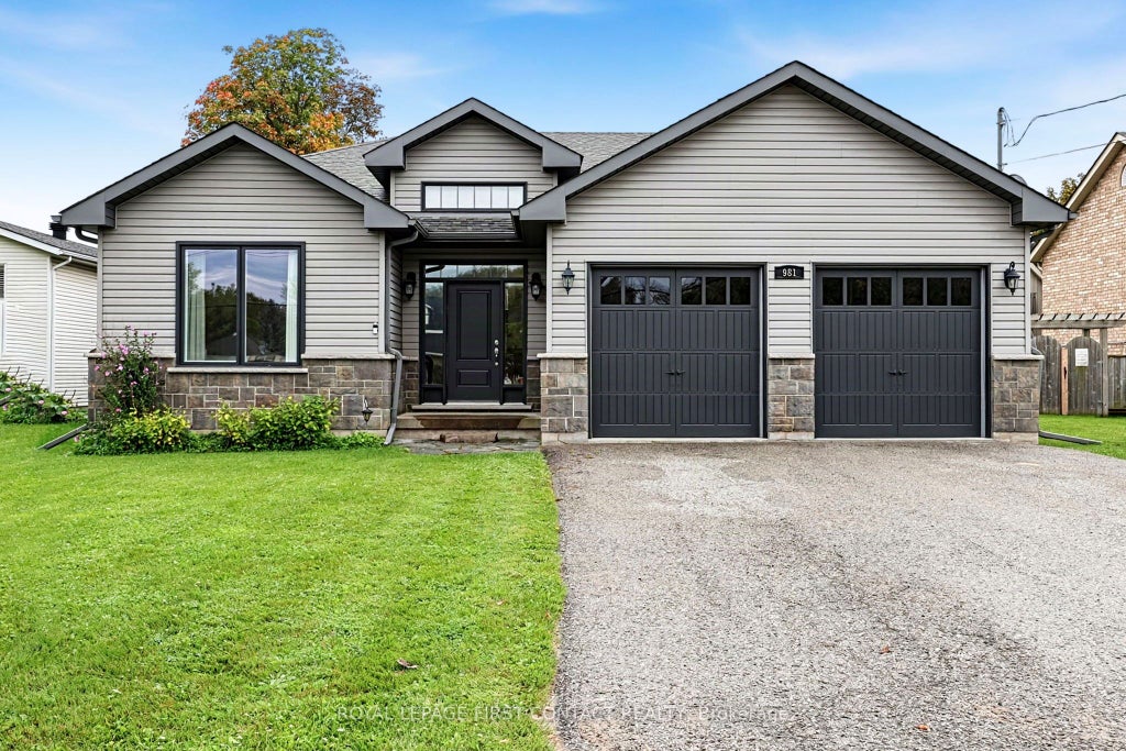 Photo of 981 Ewart Street, Innisfil, ON L4G 9G3 (MLS # N13804818)