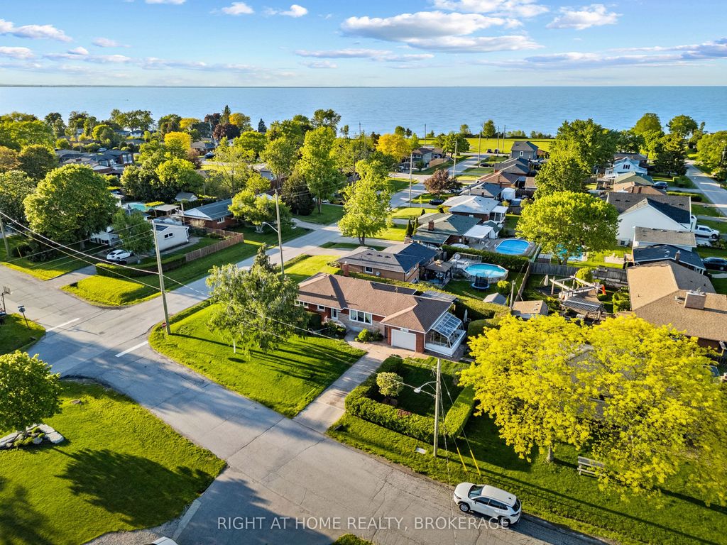 Photo of 12 Lorne Avenue, Grimsby, ON L3M 2H5 (MLS # X13218116)
