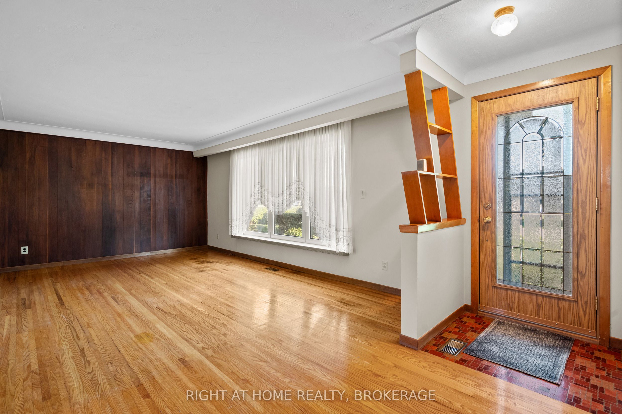 12 Lorne Avenue