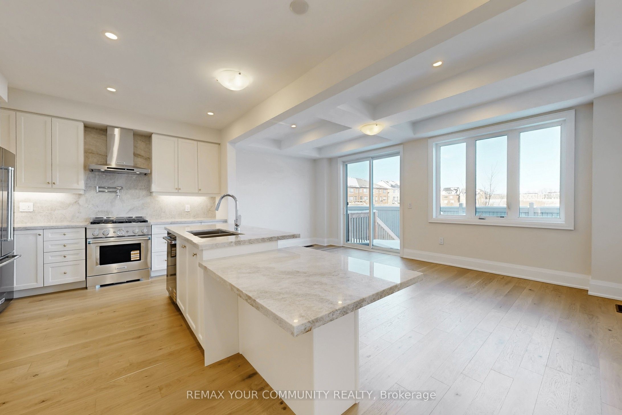 44 Schmeltzer Crescent