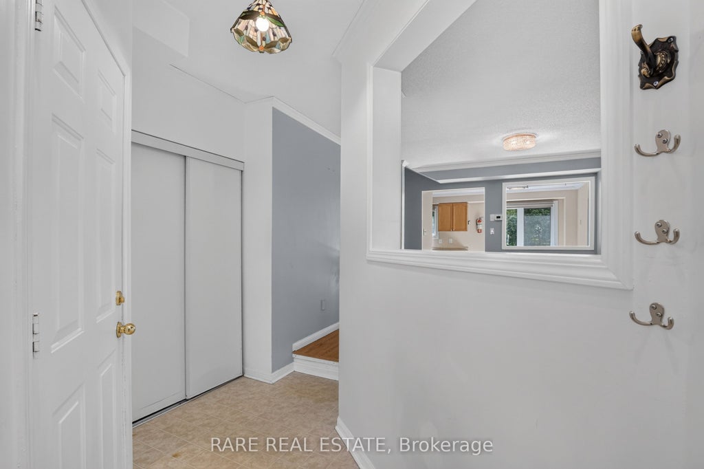 Photo of 102 Hawthorne Crescent, Barrie, ON L4N 9Y9 (MLS # S13704640)