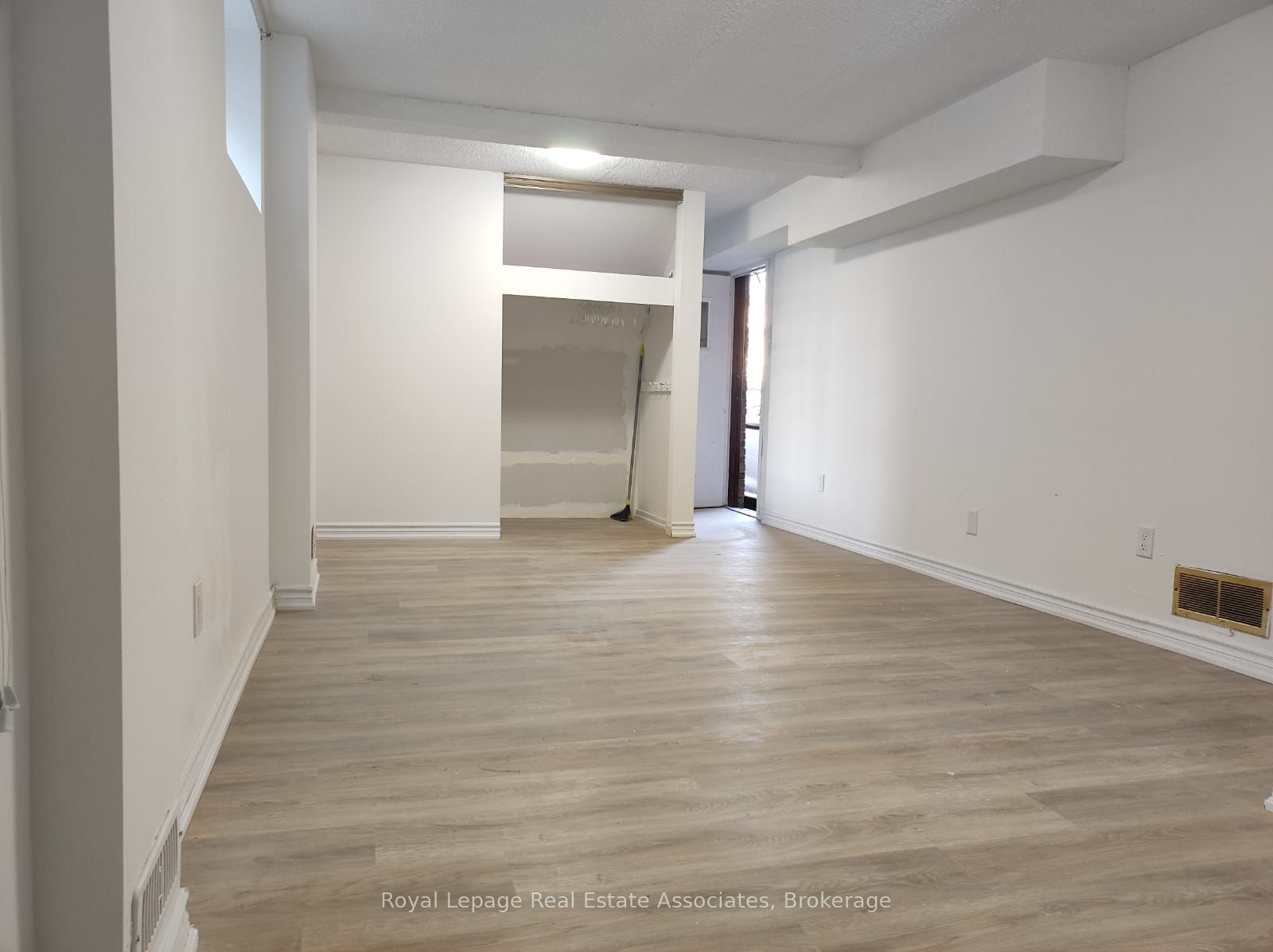 2953 Oslo Crescent Bsmt