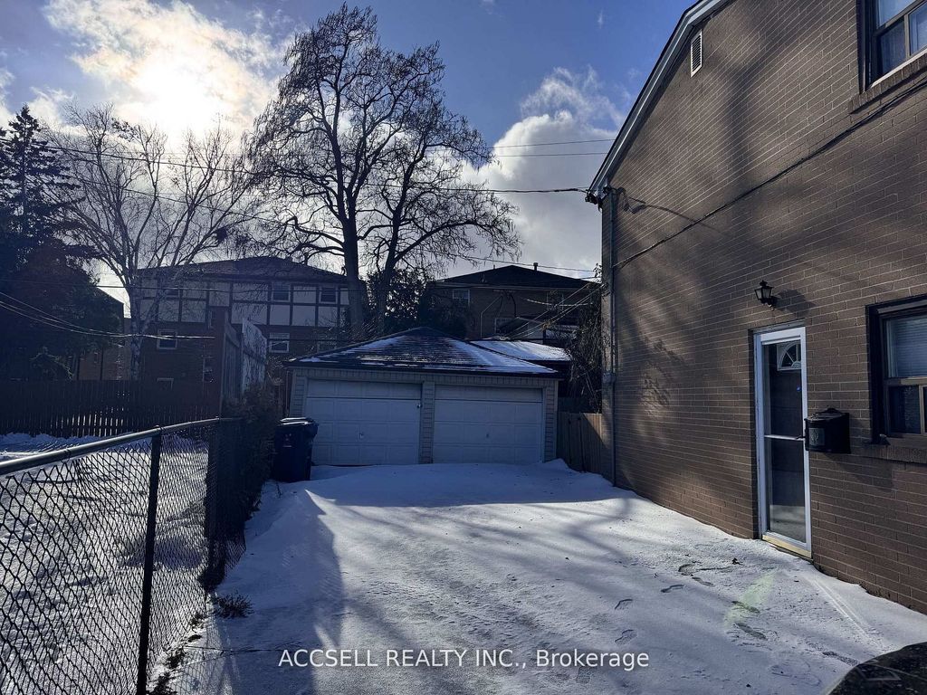 Photo of 105 Kingsview Boulevard, Toronto, ON M9R 1V4 (MLS # W12958394)