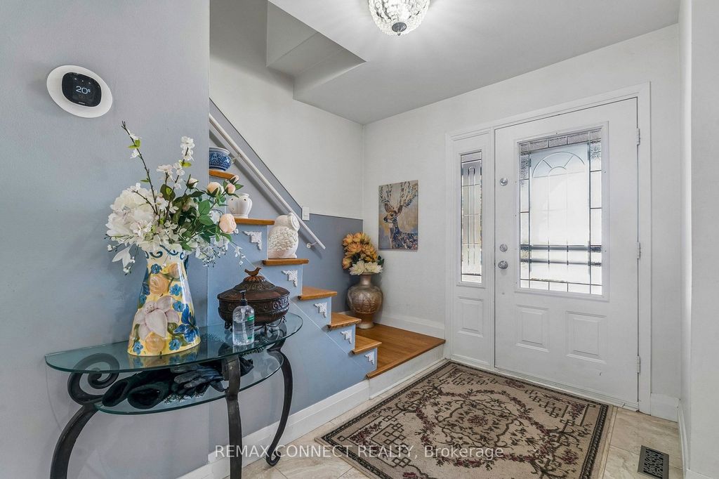 Photo of 750 Gorham Street, Newmarket, ON L3Y 1L6 (MLS # N13041074)