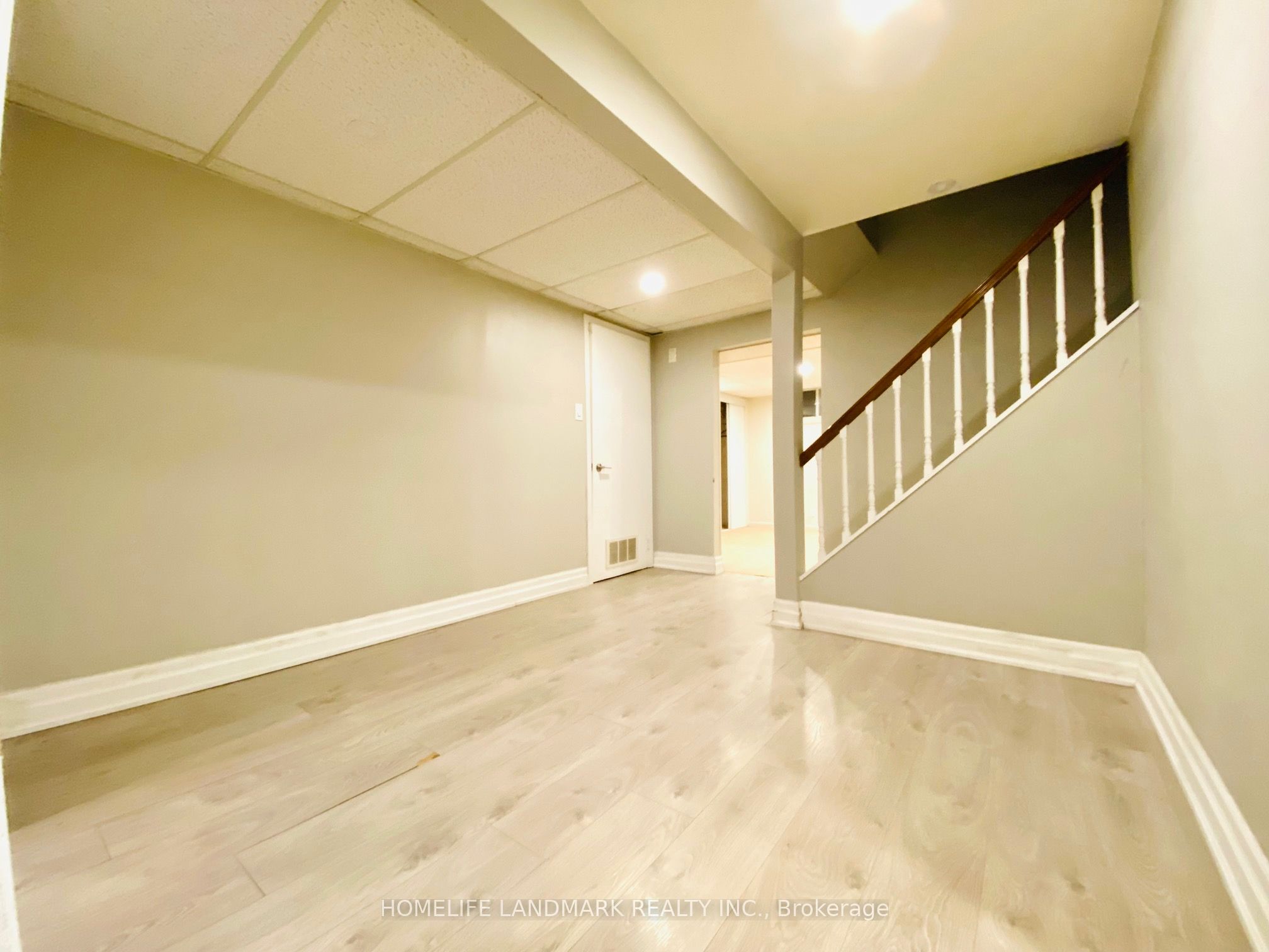 640 Netherton Crescent Lower