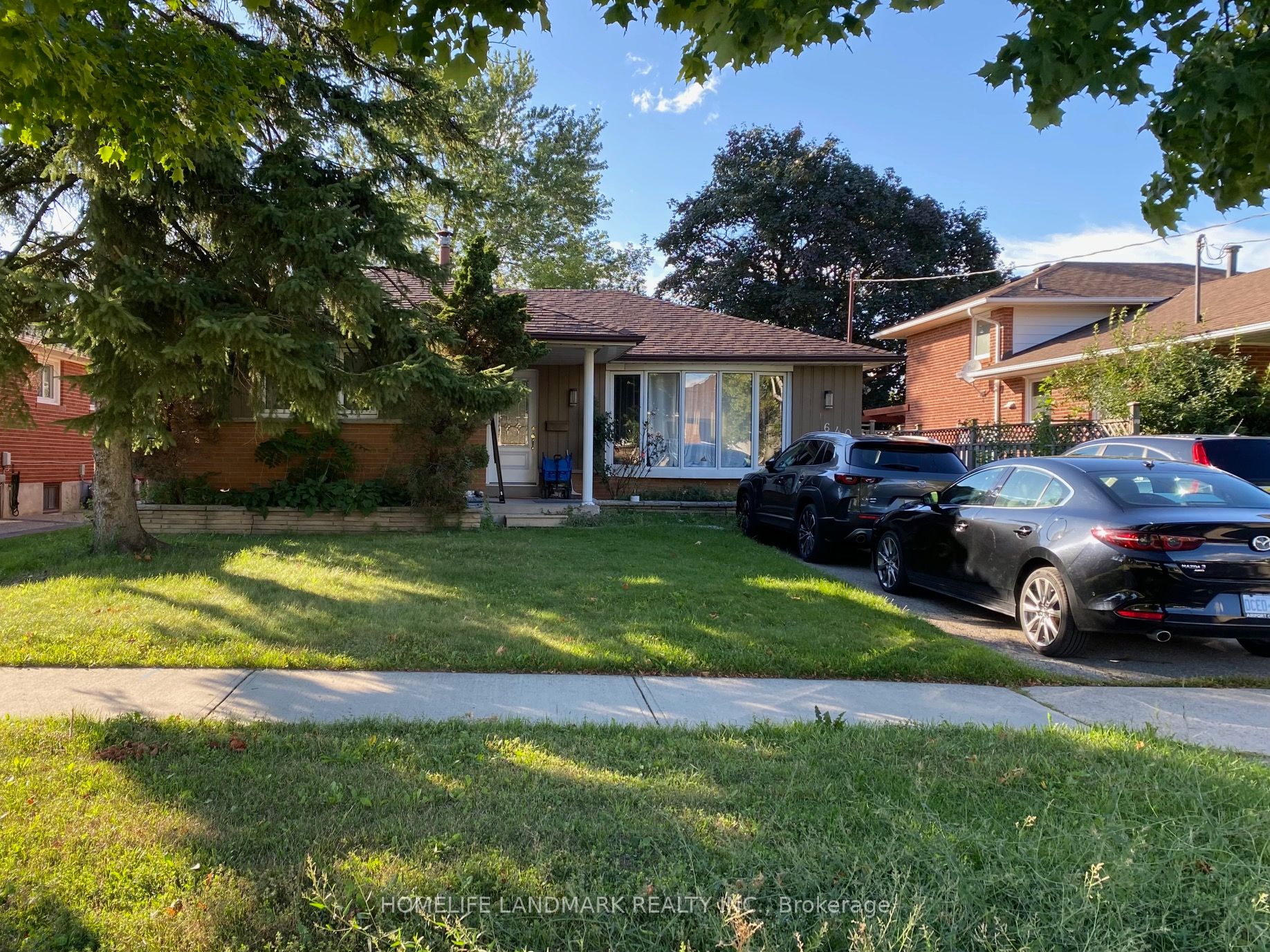 640 Netherton Crescent Lower