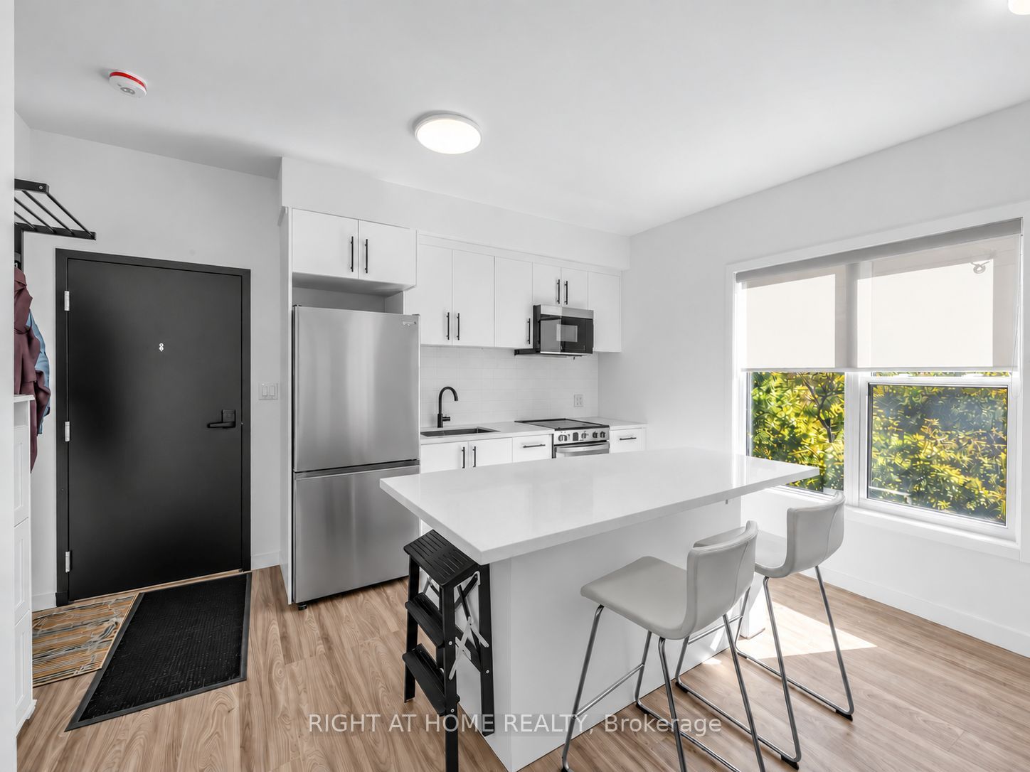 148 Glenlake Avenue 9