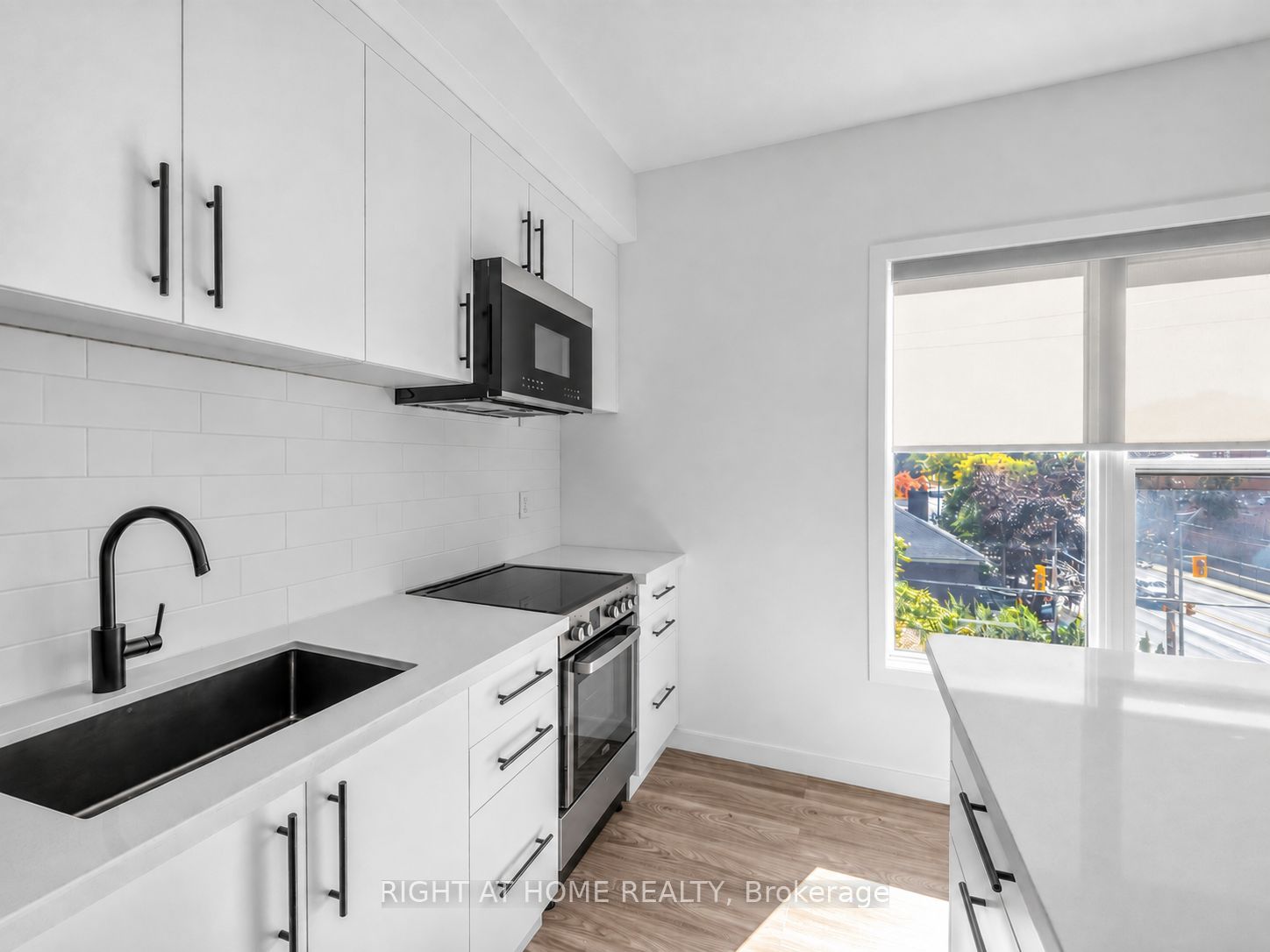 148 Glenlake Avenue 9