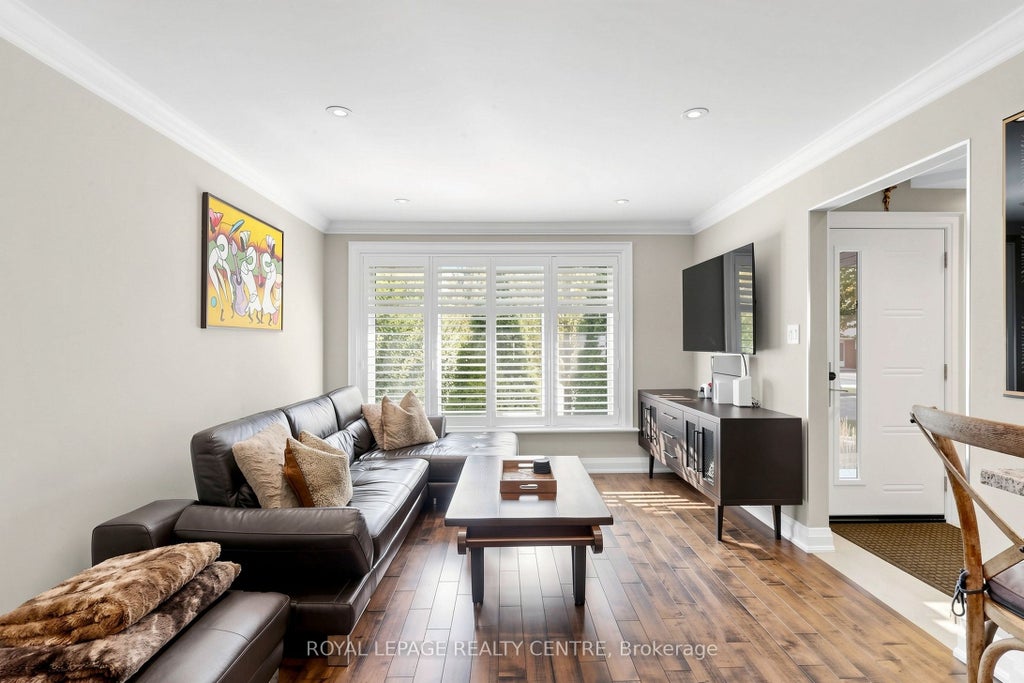 Photo of 1577 Sandgate Crescent, Mississauga, ON L5J 2E3 (MLS # W14027352)