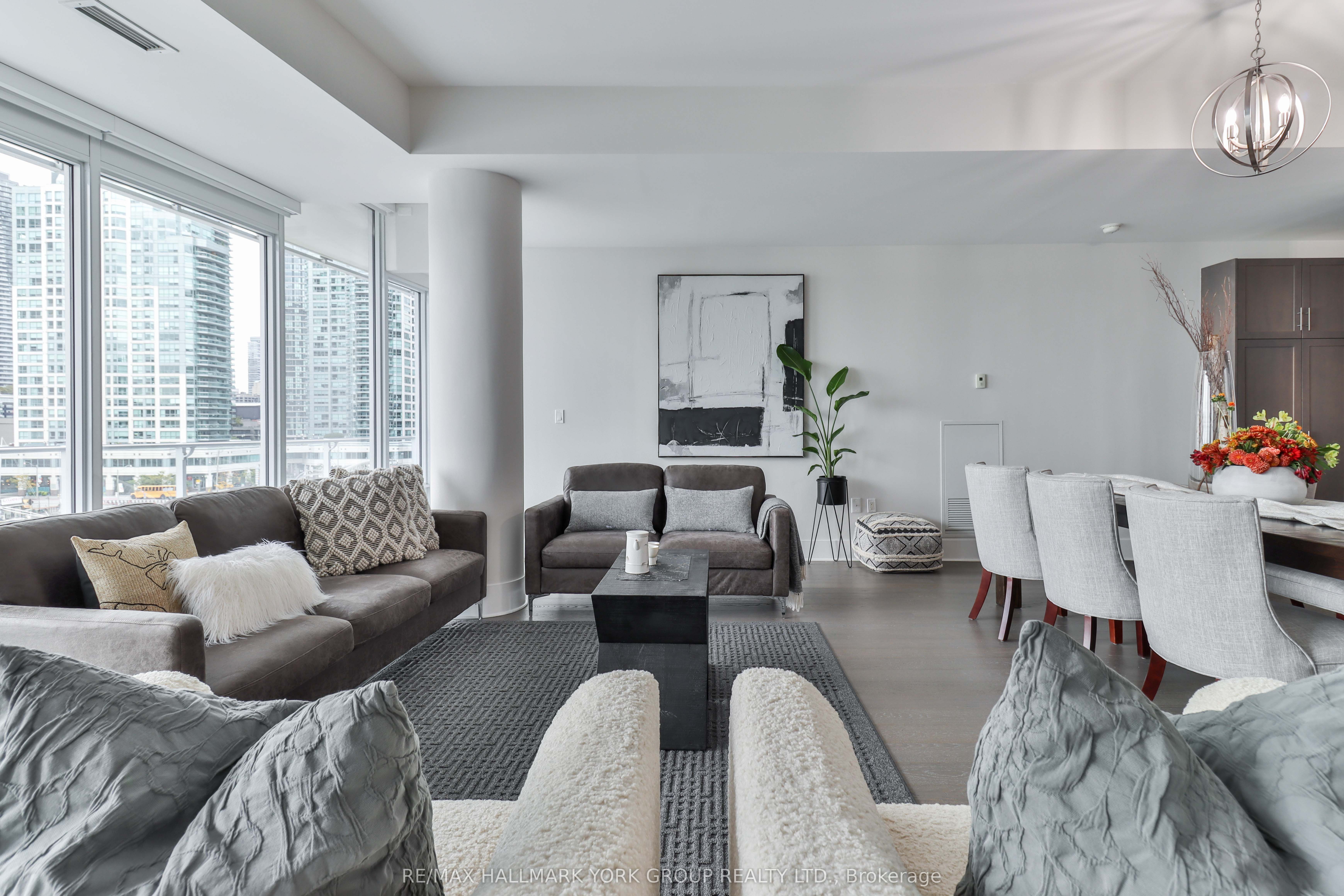 29 Queens Quay E 505