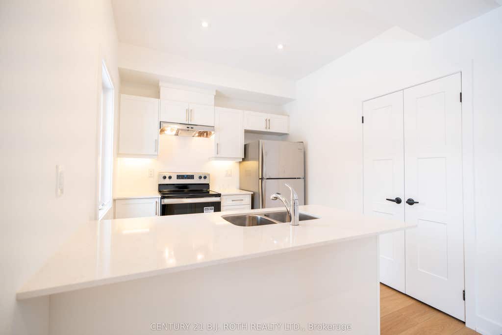 Photo of 236 Prince William Way, Barrie, ON L4N 0Y9 (MLS # S13433010)