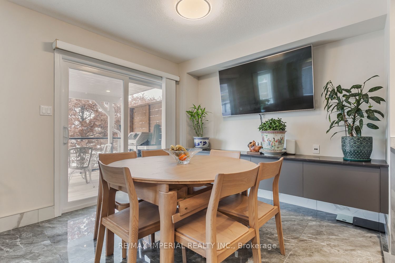 85 Maple Ridge Crescent E