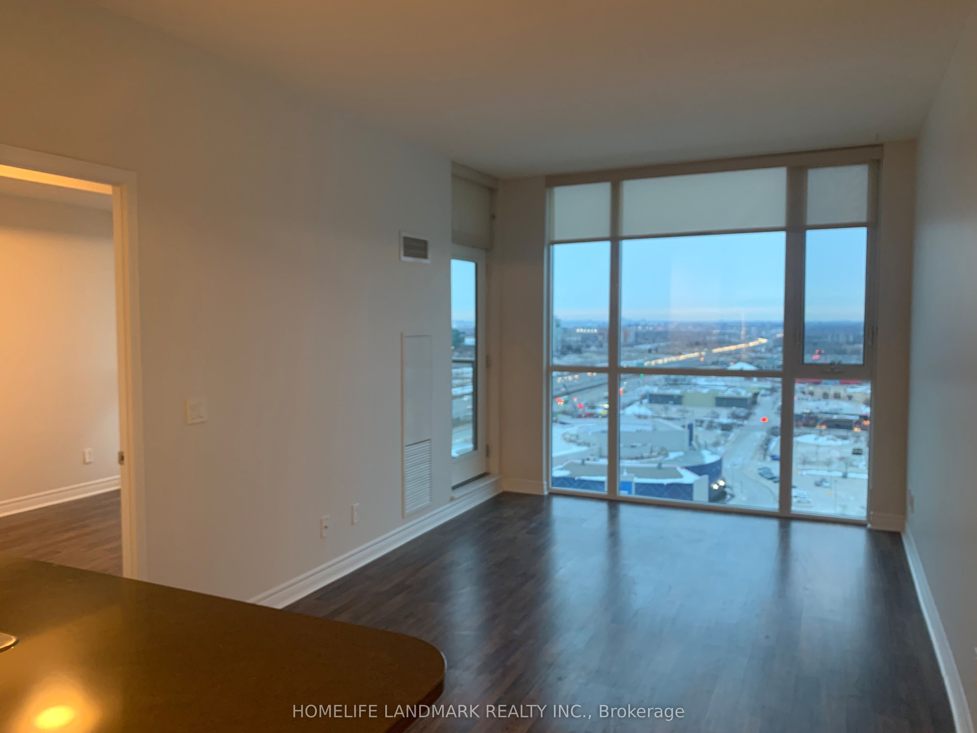 339 Rathburn Road W 2201