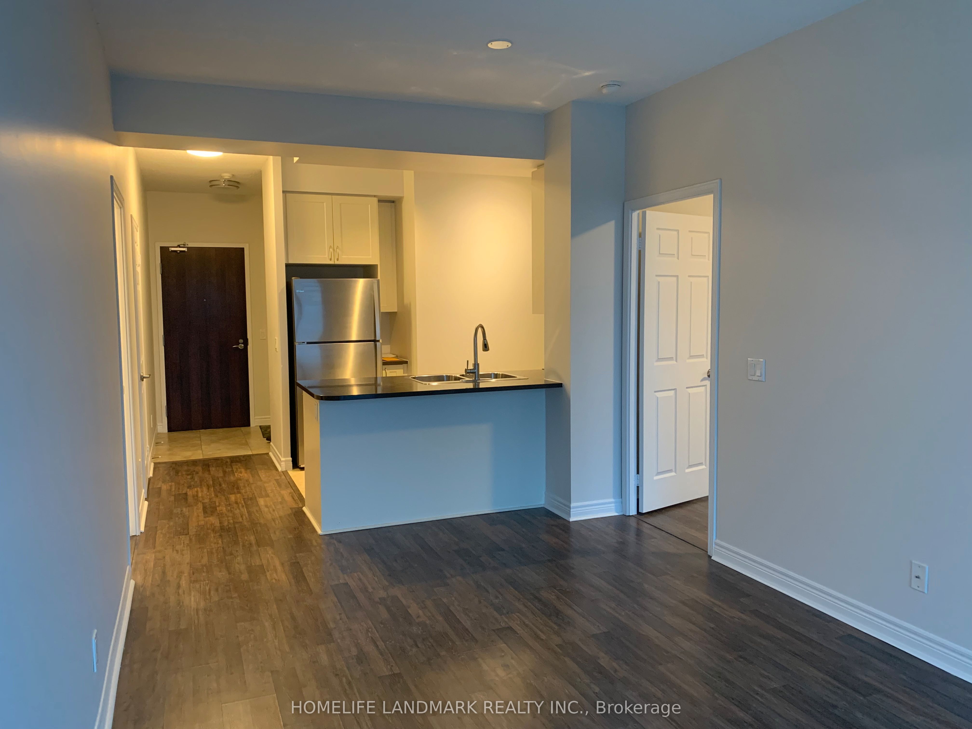 339 Rathburn Road W 2201