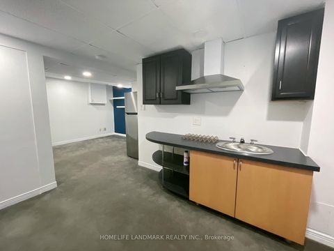 6077 Fullerton Crescent Mississauga ON L5N 3A3