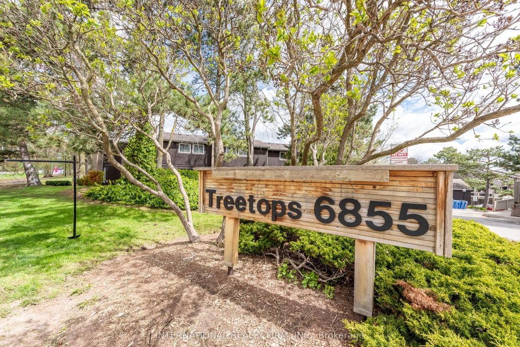 Photo of 6855 Glen Erin Drive #15, Mississauga, ON L5N 1P6 (MLS # W13075984)