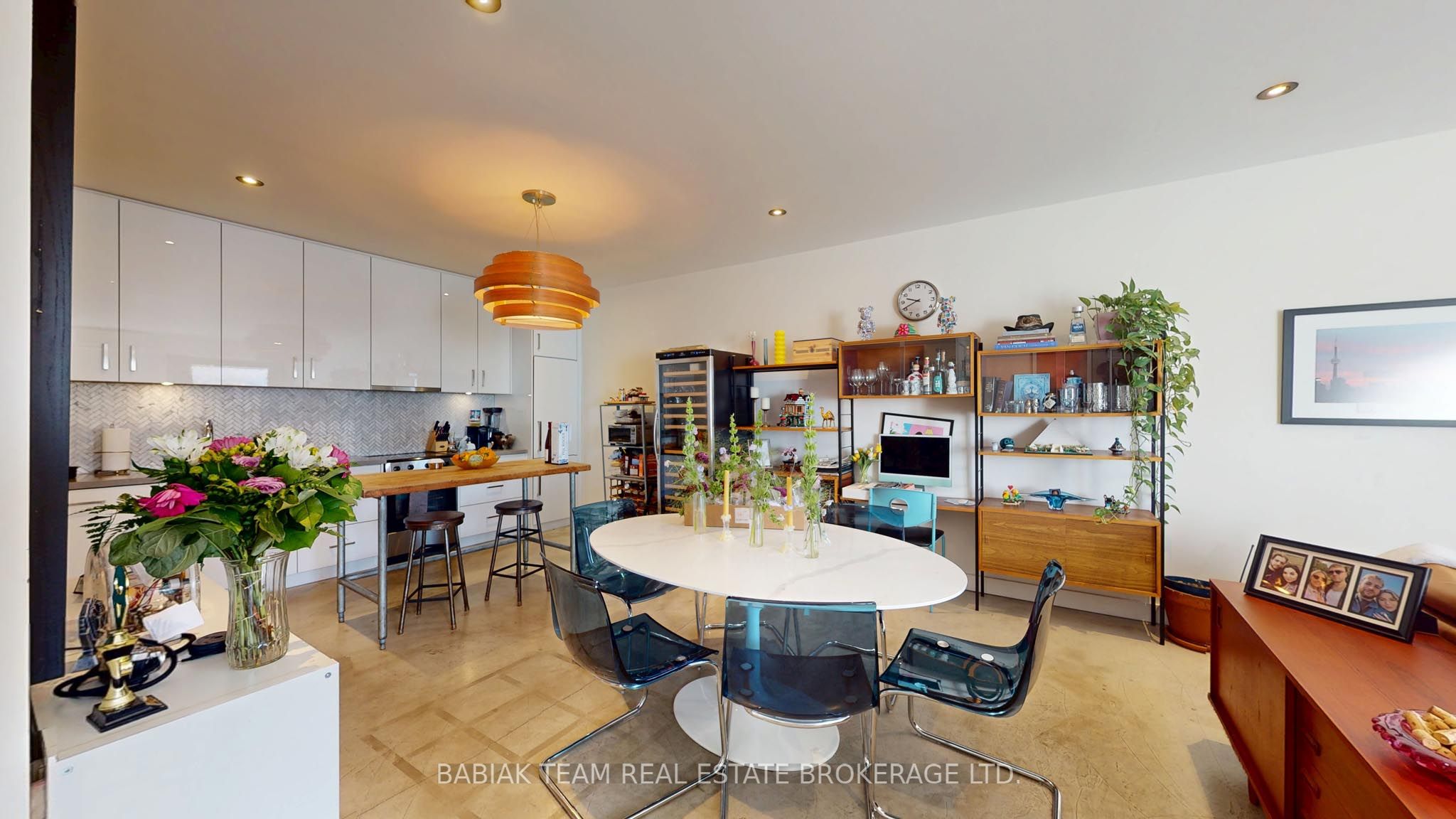 3212 Dundas Street W