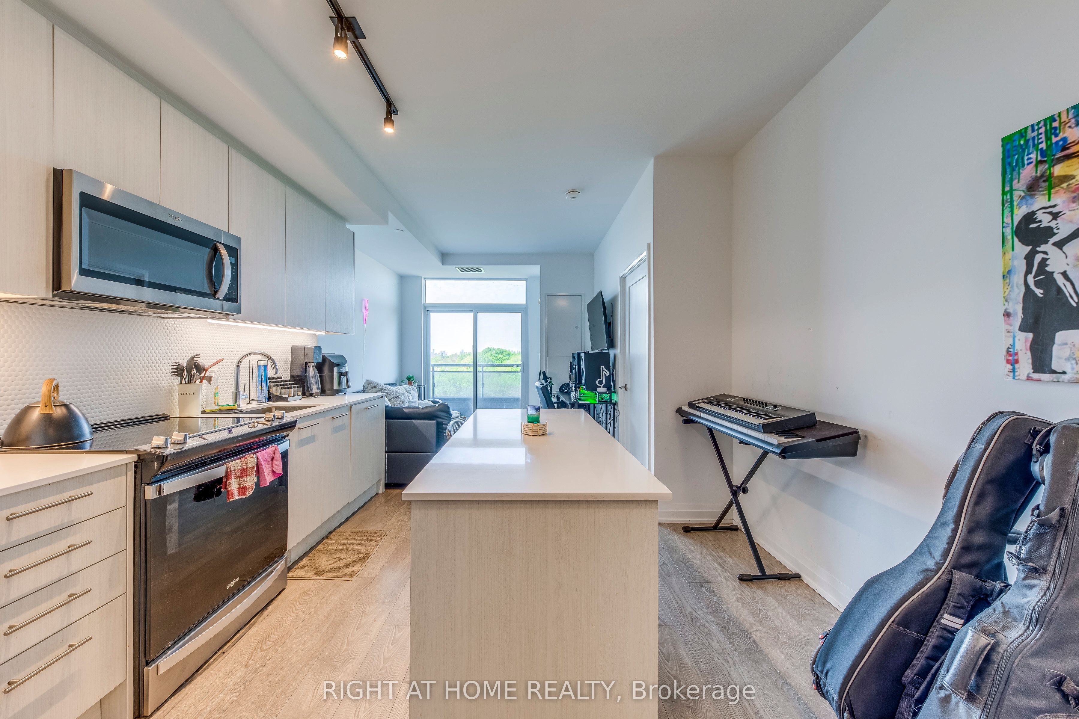 286 Main Street 619