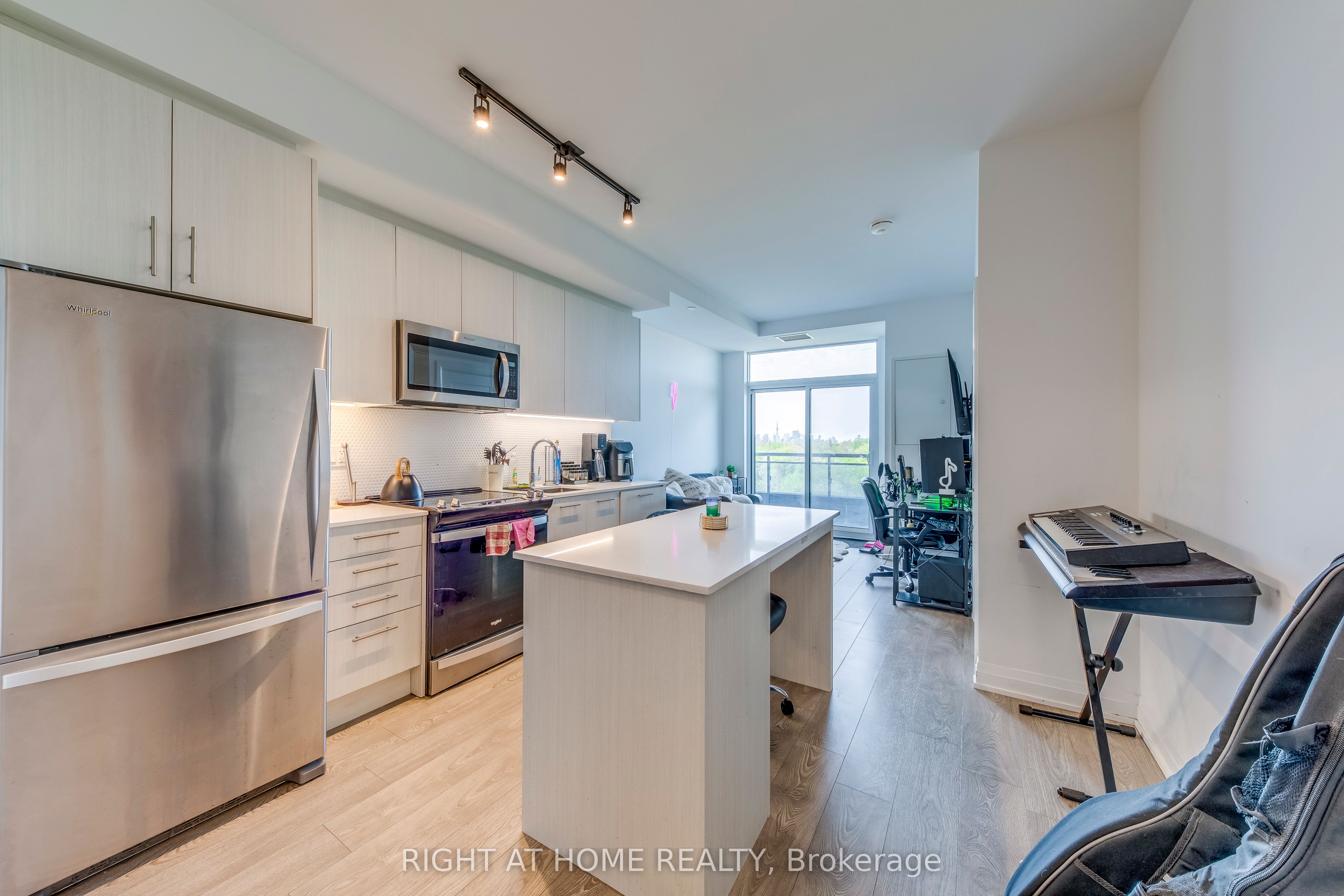 286 Main Street 619
