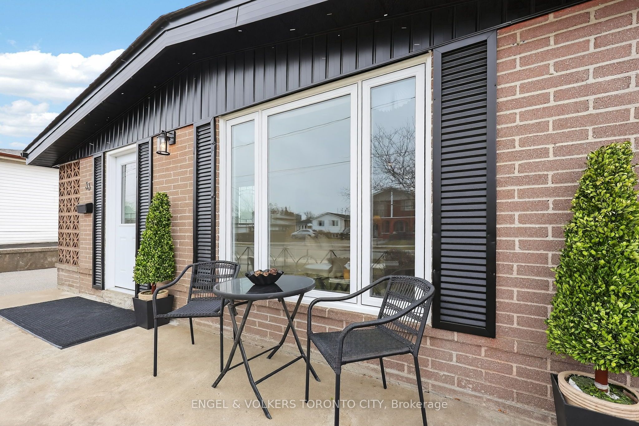 33 Wheatsheaf Crescent